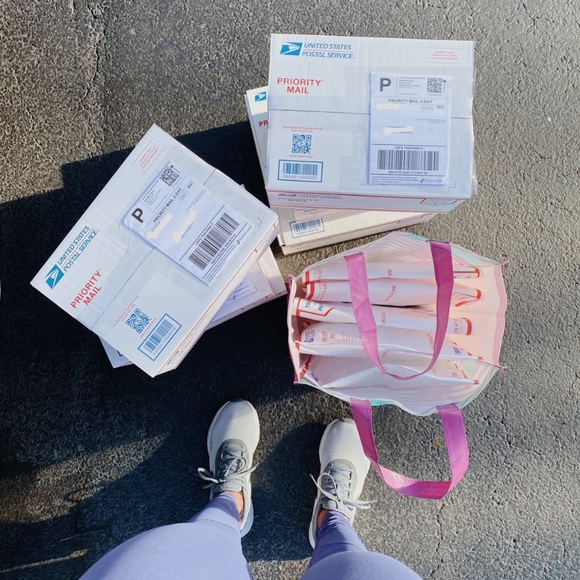 Meet Your Posher, Danielle! - Picture 3 of 3